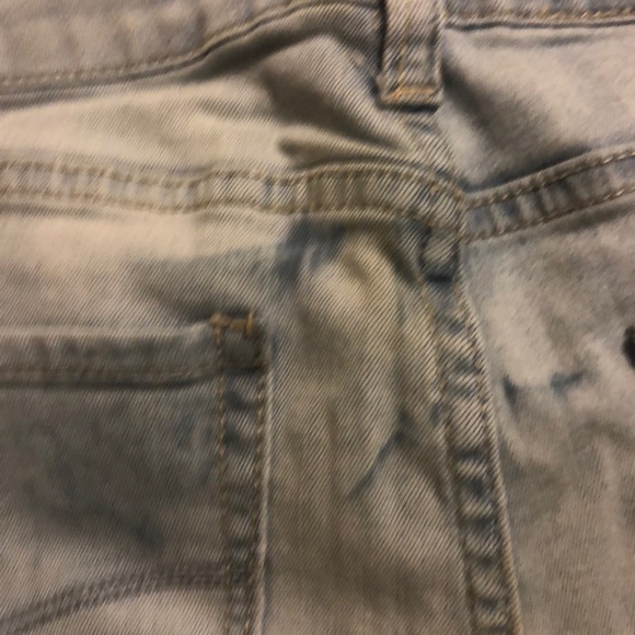 light wash jeans - Picture 3 of 4